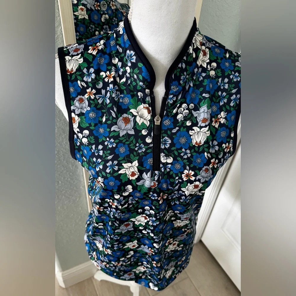 Sleeveless Floral Zip Mock-Neck Top in Navy/Blue